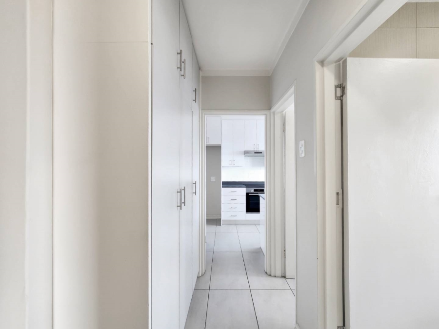 To Let 2 Bedroom Property for Rent in Green Point Western Cape
